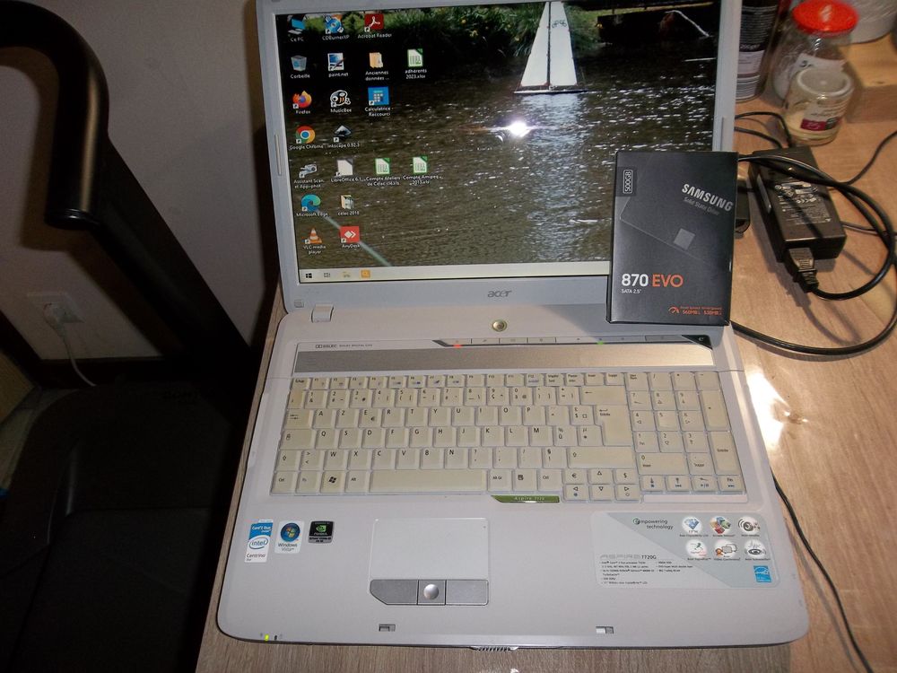 Ordinateur portable avec sa sacoche de transport Matériel informatique