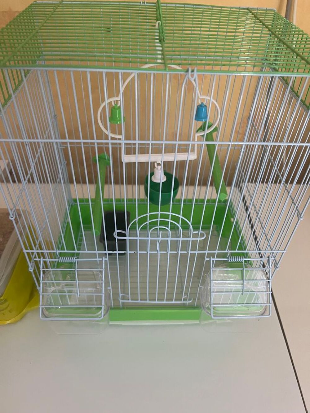 une CAGE pour CANARIS neuve avec &eacute;quipement et graines
Jardin