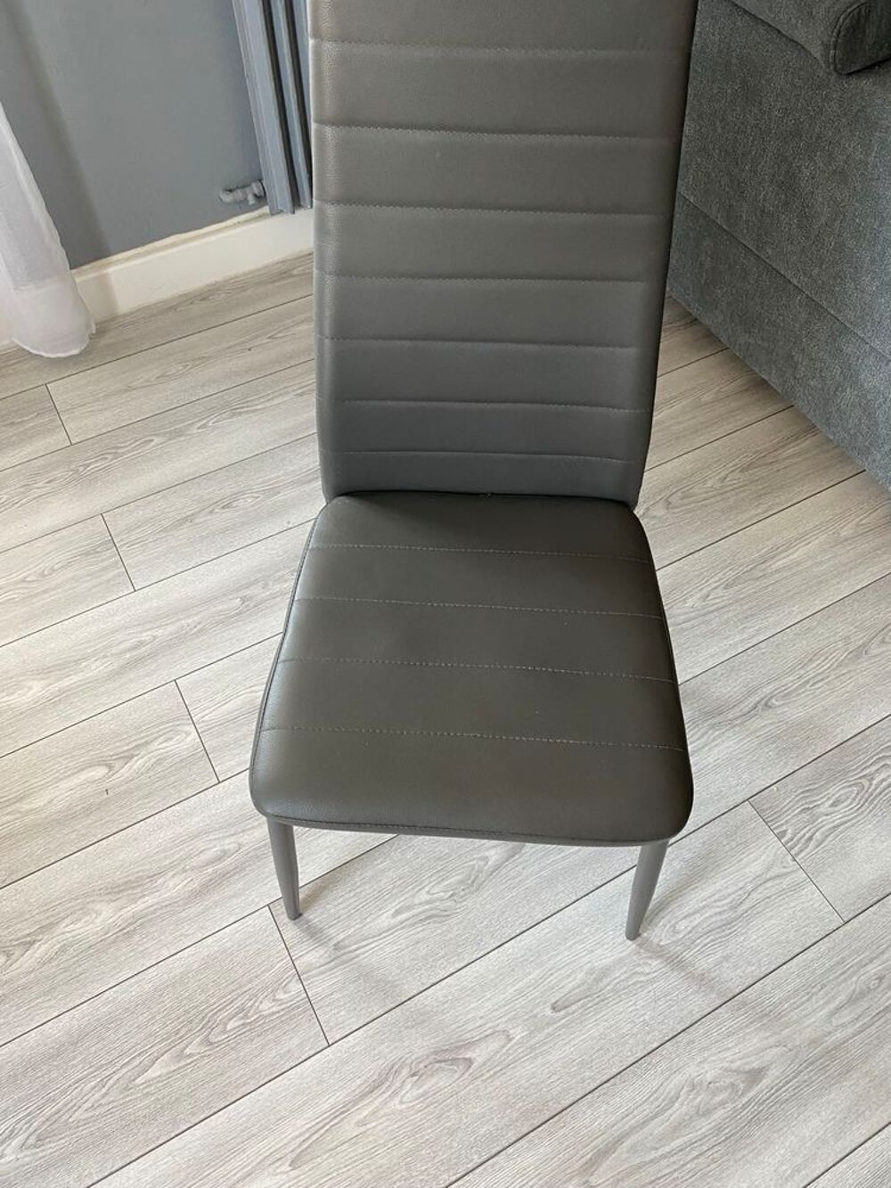6 chaises grise &eacute;tat satisfaisant Meubles