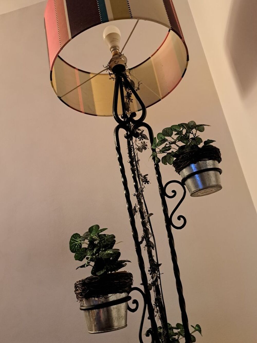 lampadaire en fer forg&eacute; Décoration