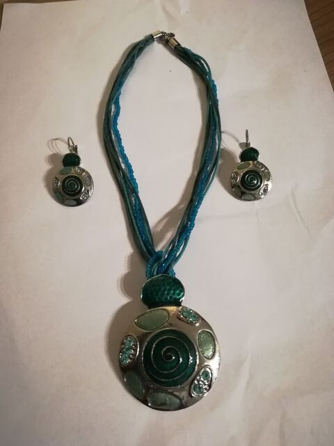 COLLIER FANTAISIE bleu/vert en corde avec pendentif,boucles 0 Mouvaux (59)