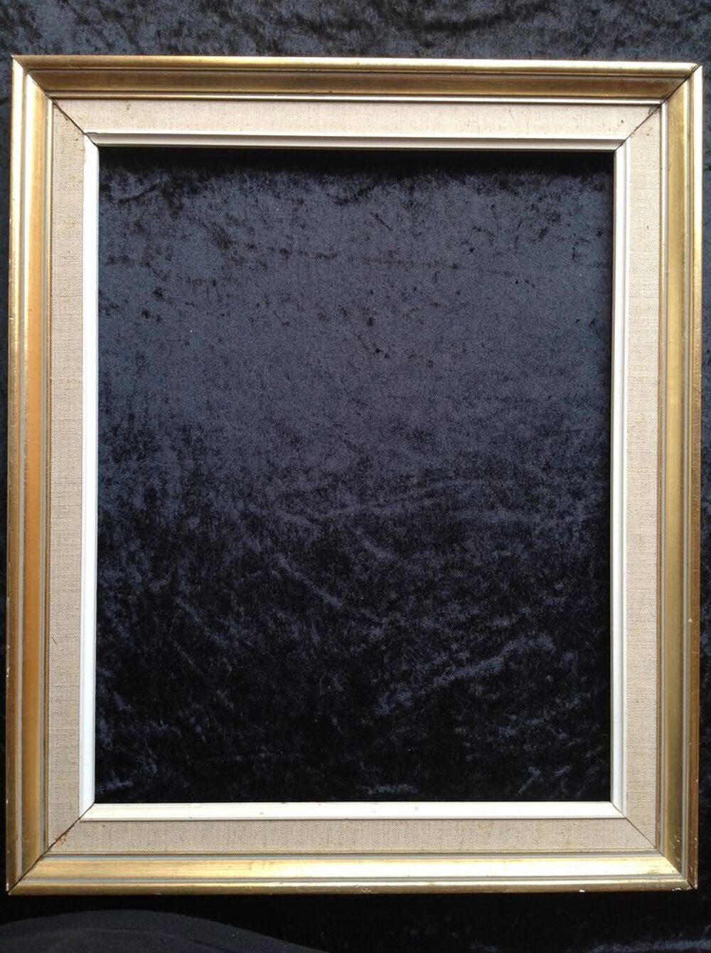 CADRE ANCIEN BOIS DOR&Eacute; ET TISSU DE 40 x 48,5 cm Envoi Possib Décoration