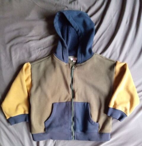 Veste avec capuche DPAM - taille 5 ans Beauchamp (95)