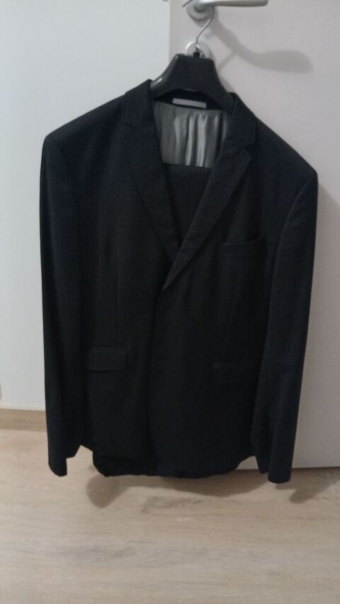 un costume homme Saint-Brice-en-Coglès (35)