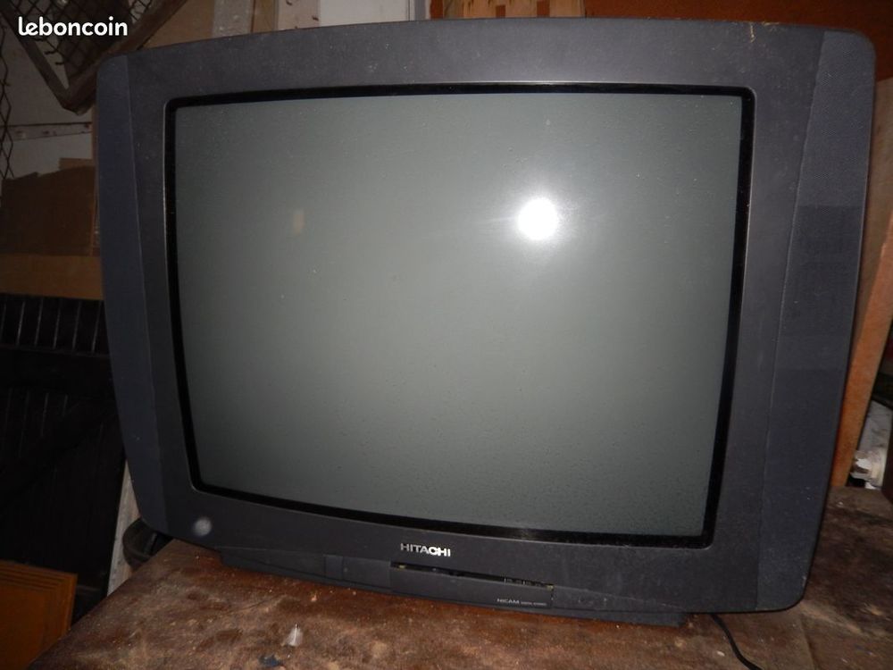 TELEVISEUR HITACHI 68 Cm NICAM DIGITAL ST&Eacute;R&Eacute;O Audio et hifi