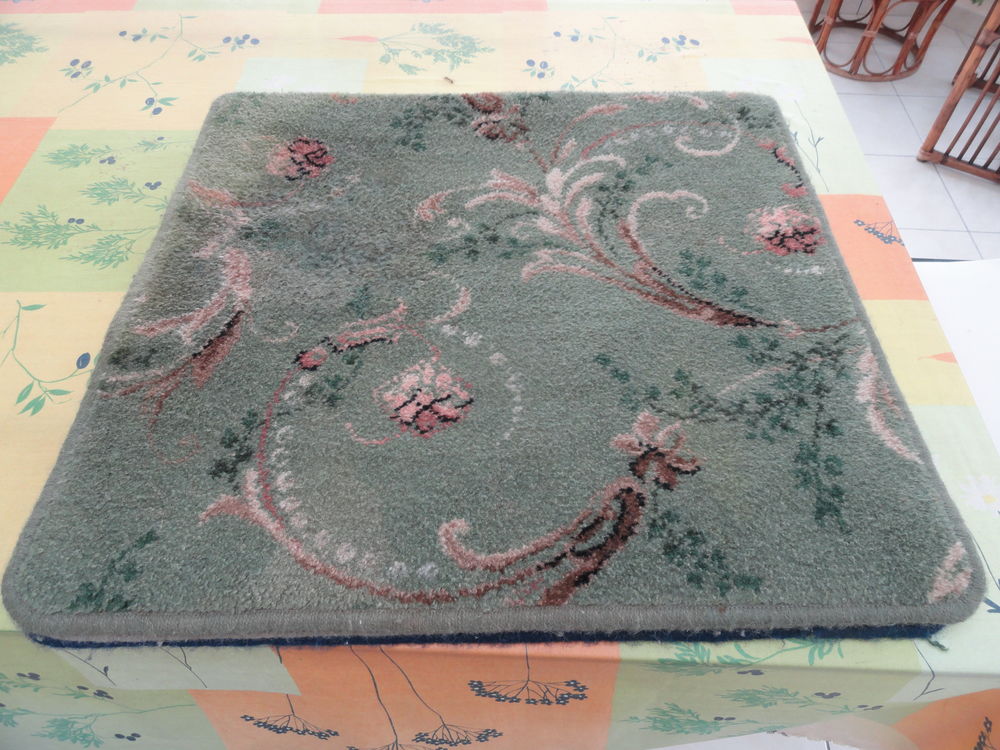 Tapis ( 69 cm X 66 cm ) Décoration