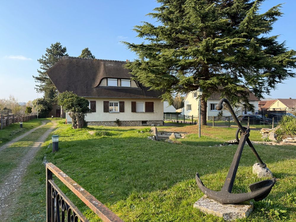 Vente Maison Maison 130 m² . 6 chambres . terrain 2 890 m² . dépendance Tosny