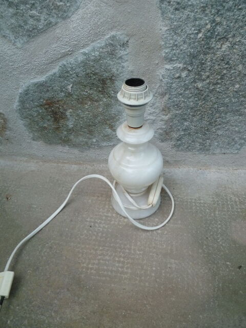 Pied de  lampe en  Alb�tre
6 Rumilly (74)