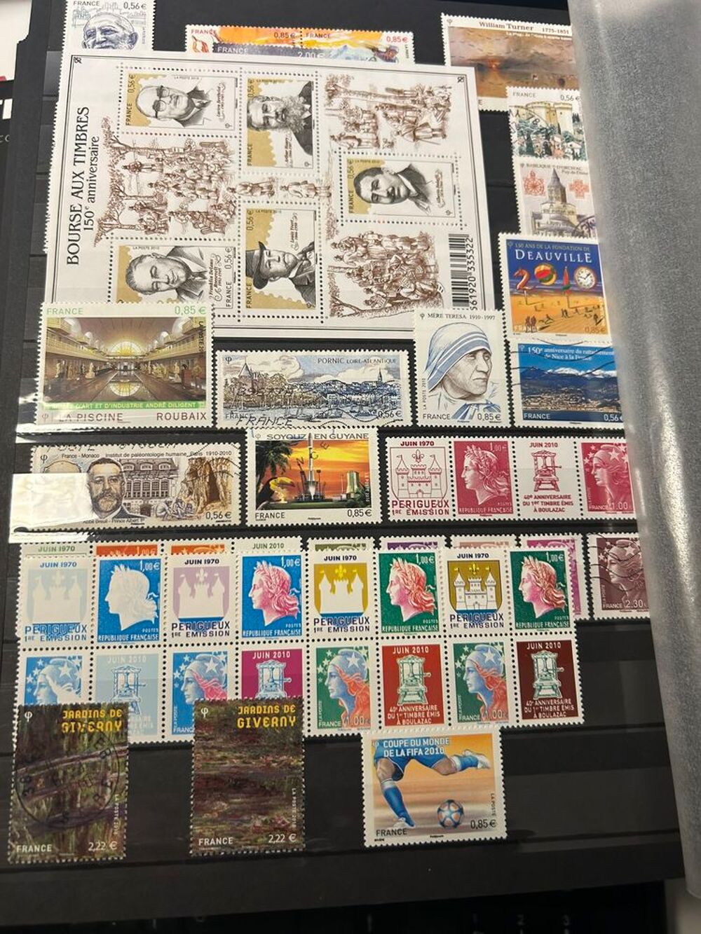 Albums de timbres neufs et oblit&eacute;r&eacute;s 
