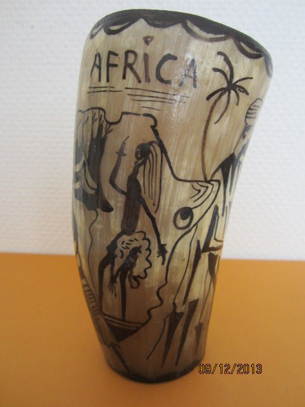 Vase ou Coupe en CORNE d&eacute;coration "AFRICA"

