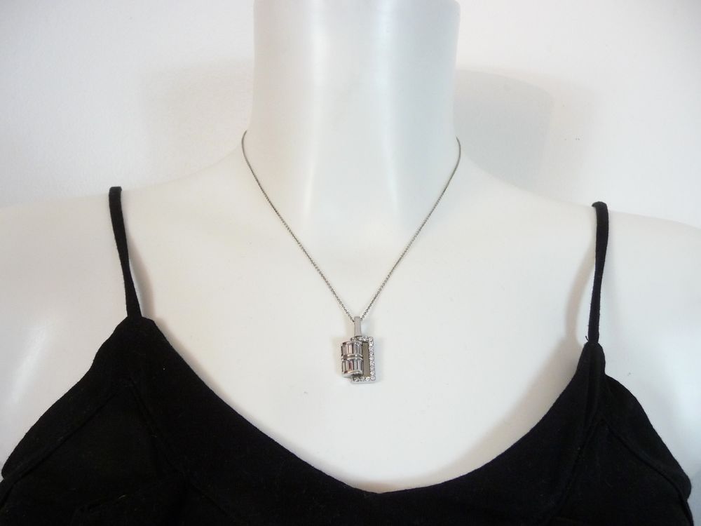 Collier en M&eacute;tal Argent&eacute; avec son Pendentif &agrave; Strass- Neuf Bijoux et montres