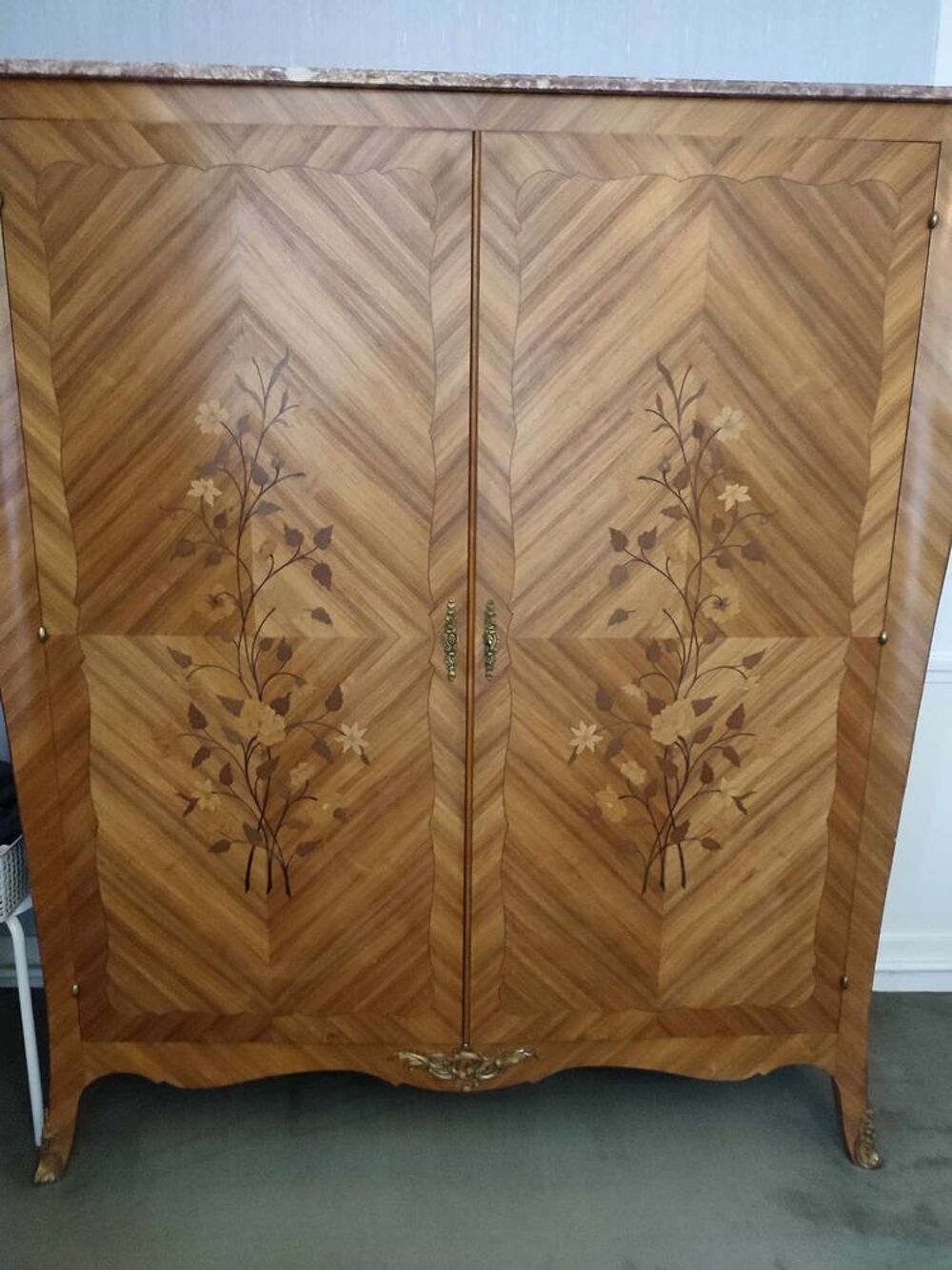 Lot de meubles chambre &agrave; coucher style Louis-Philippe Meubles