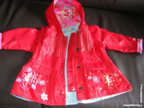 Imperm�able Catimini rouge fille 6 mois neuf. 15 Laventie (62)