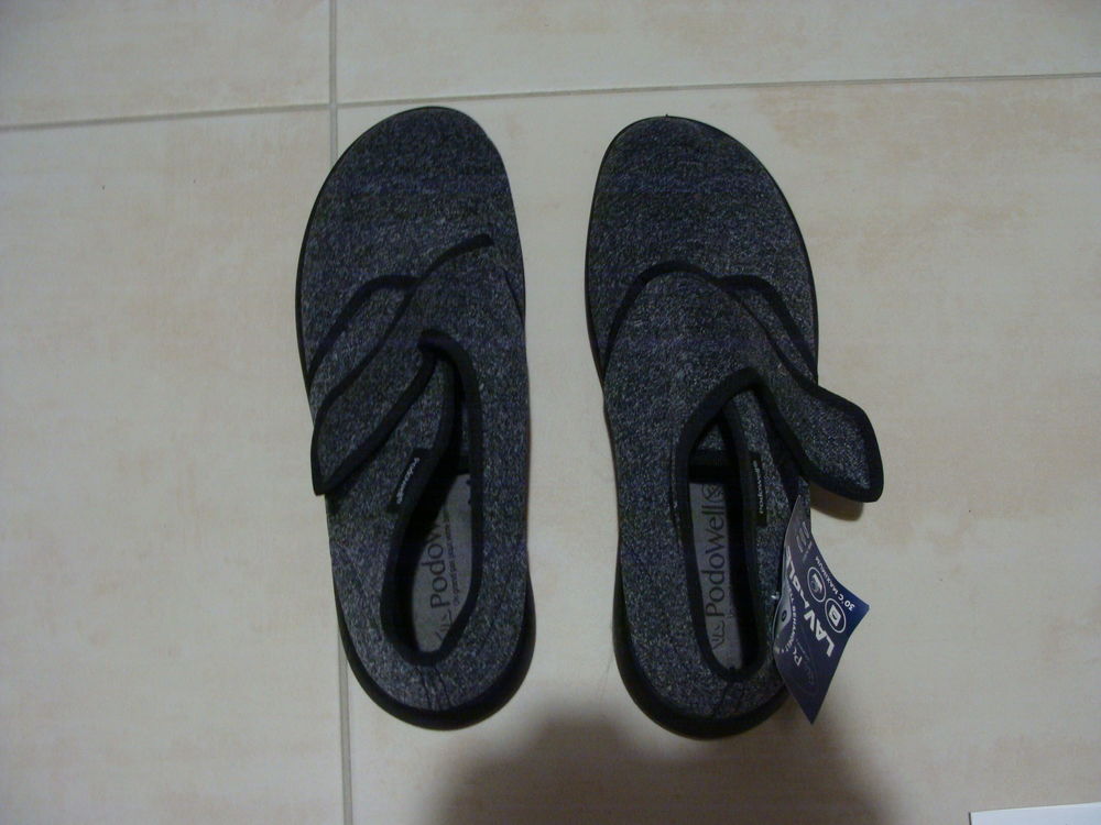 Pantoufles th&eacute;rapeutiques neuves Chaussures