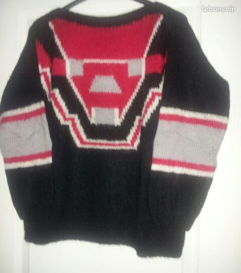 Pull tricoté main taille 38/40 - noir et rouge - TBE état 6 Dinan (22)