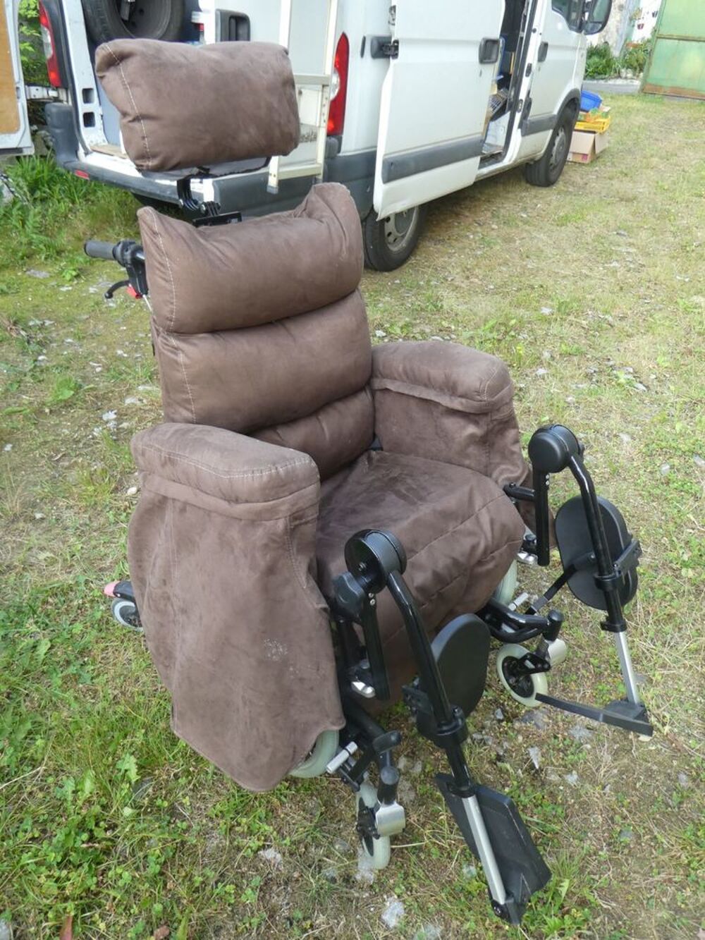 Fauteuil roulant pour polyhandicap&eacute; Meubles