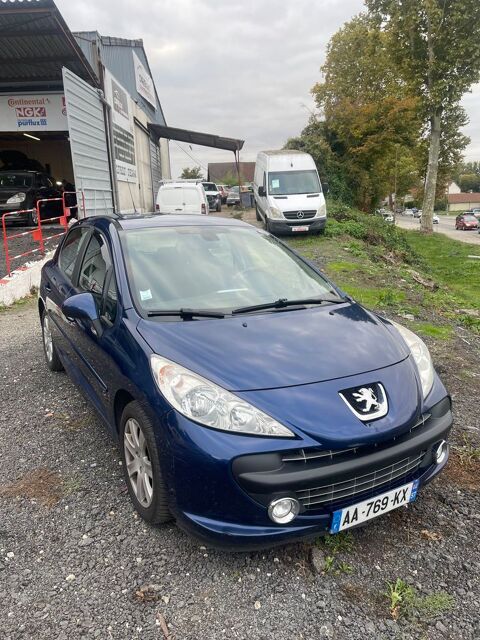 Peugeot 207 1.6 HDi 110ch FAP BLUE LION Félin