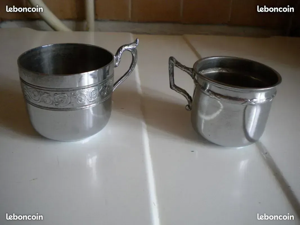 tasses en m&eacute;tal argent&eacute; Décoration