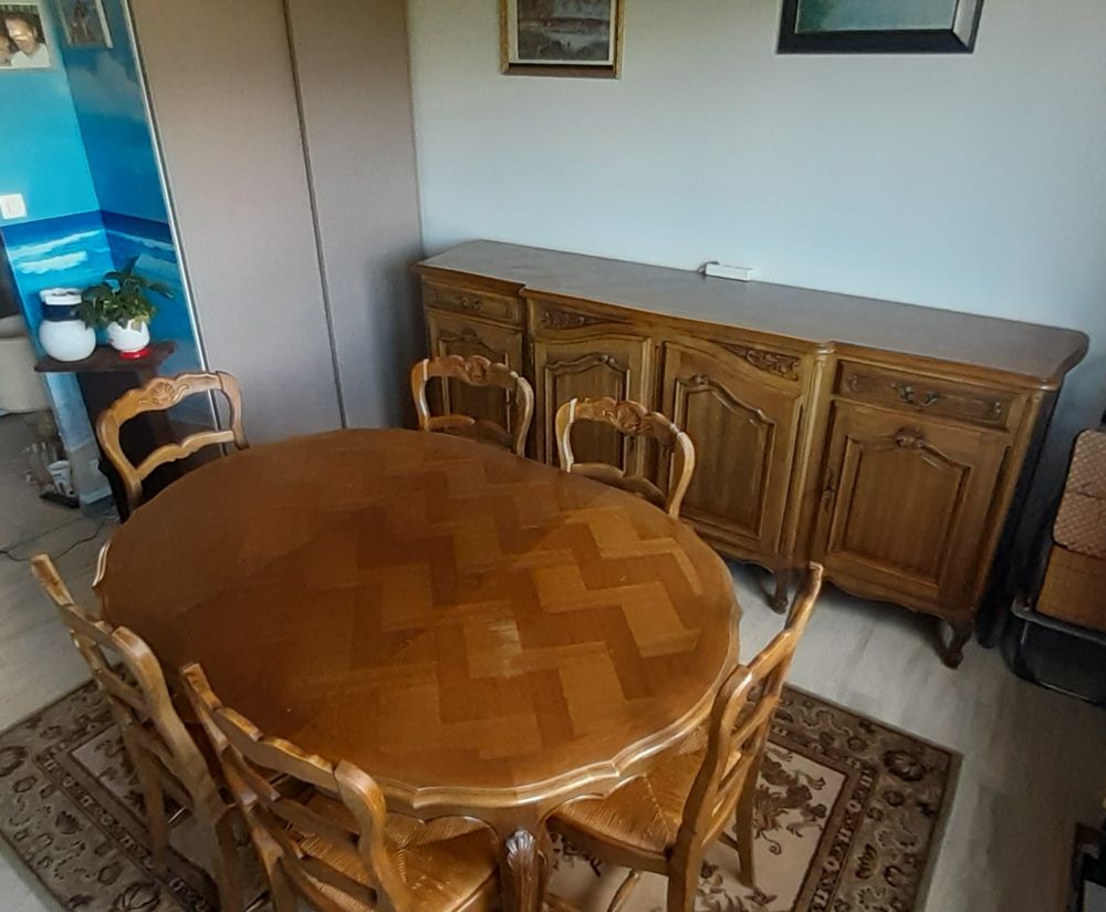 Salle &agrave; manger de style, noyer massif Meubles