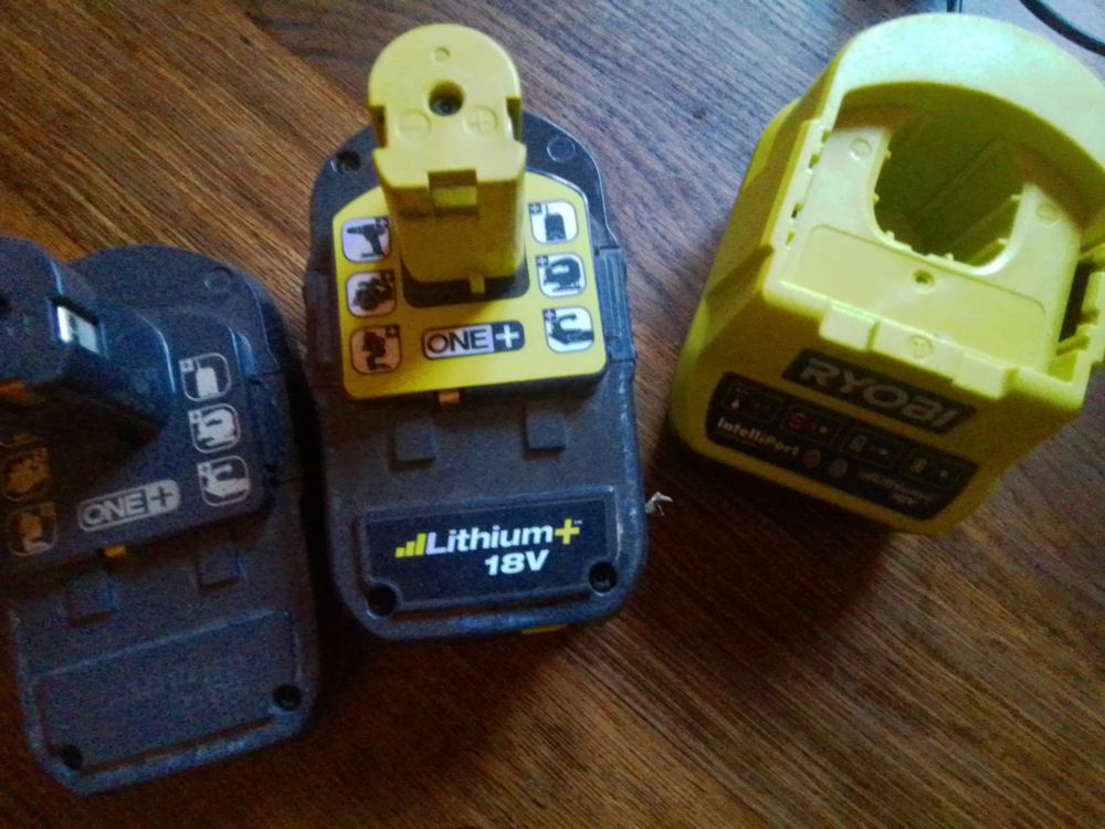 Batteries et chargeur Ryobi 18v Bricolage