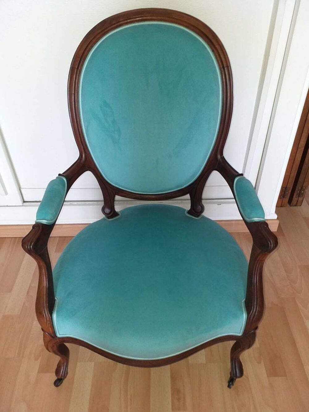 Joli fauteuil. Meubles