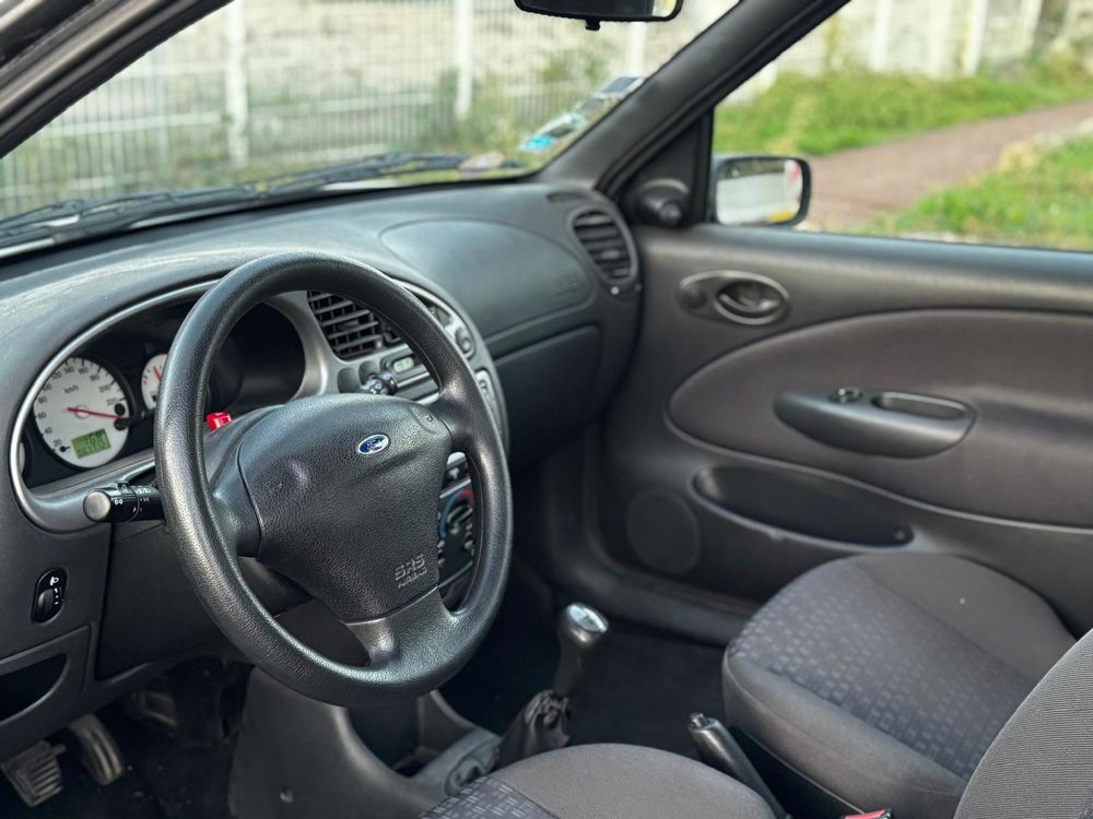 Fiesta 1.3 Concept 2002 occasion 94000 Cr&eacute;teil