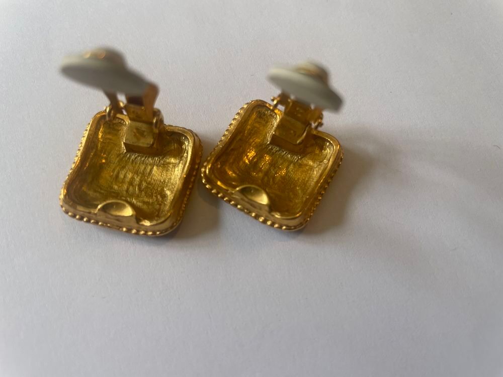 BO Boucles d'Oreilles carr&eacute; avec liser&eacute; SR grav&eacute; dor&eacute; RYKIEL Bijoux et montres