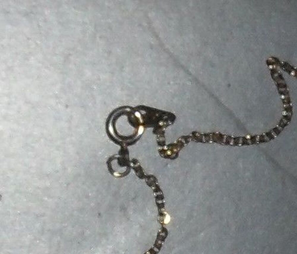 Jolie Cha&icirc;ne dor&eacute;e 46cm avec poin&ccedil;on. Bijoux et montres