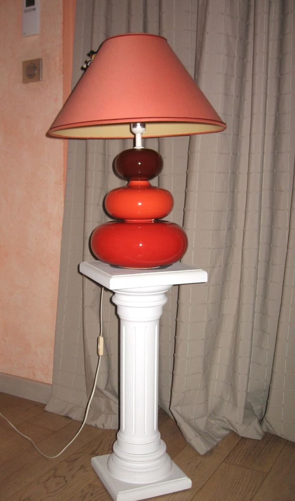 Colonne de lampe, style corinthien Meubles