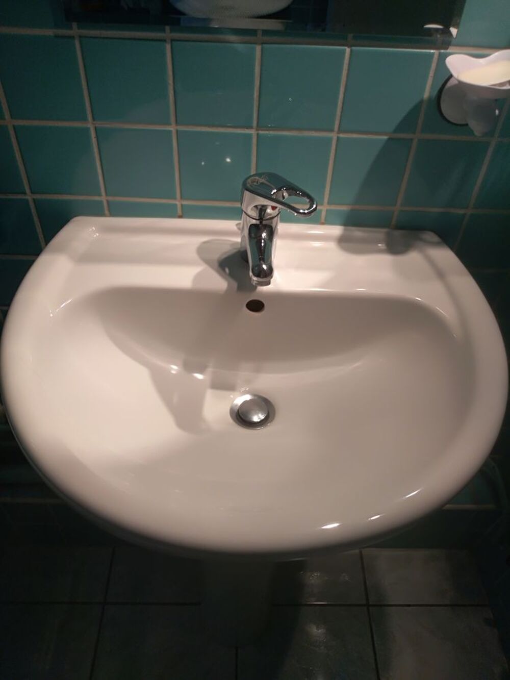 lavabo en c&eacute;ramique blanche Décoration