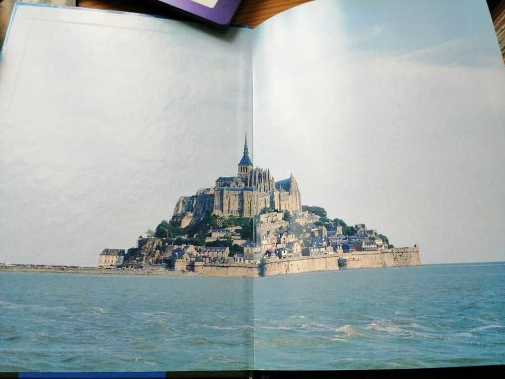 Le mont saint-michel - Marc D&eacute;ceneux / Editions Ouest-France Livres et BD