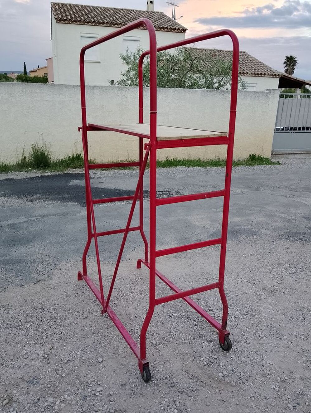 &eacute;chafaudage roulant plateau bois structure tubulaire acier Bricolage