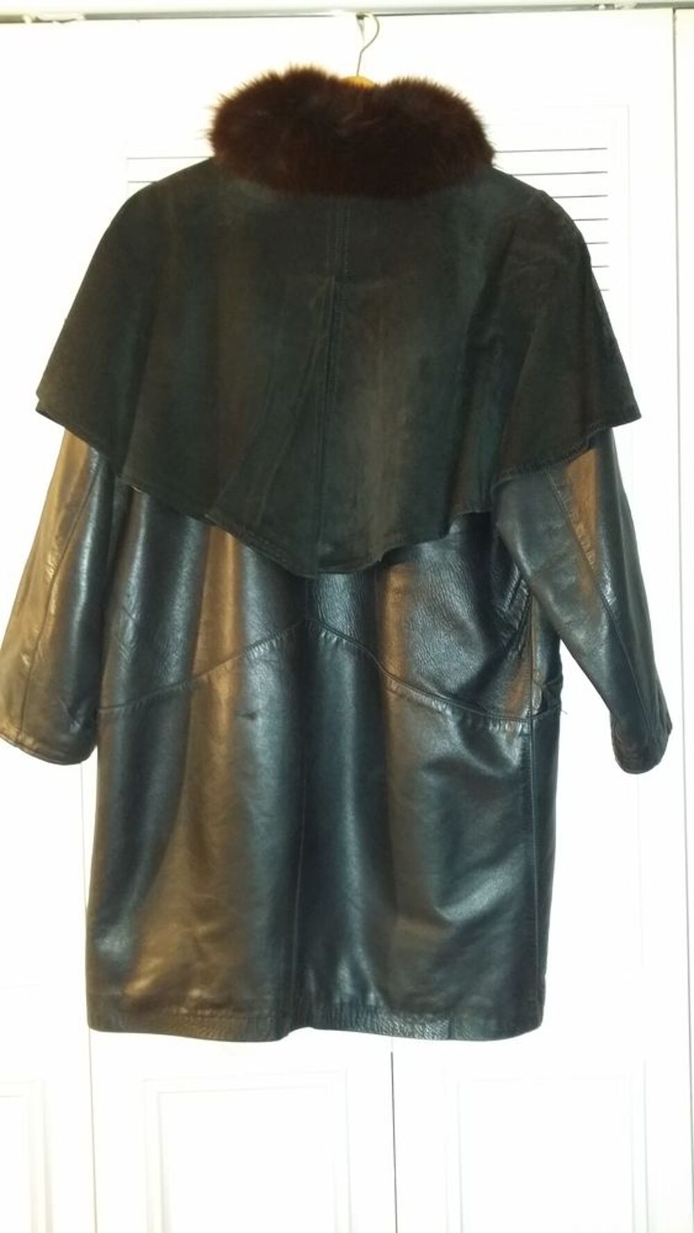Manteau cuir noir avec son chapeau excellent &eacute;tat Vêtements