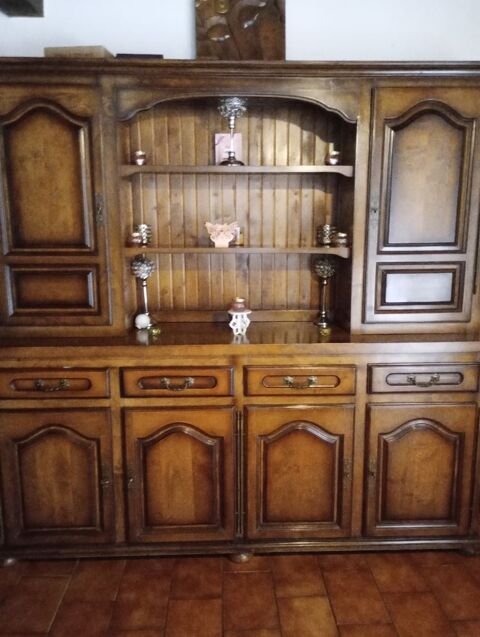 Je un grand bahut au prix de 250 0 Montpon-Mnestrol (24)