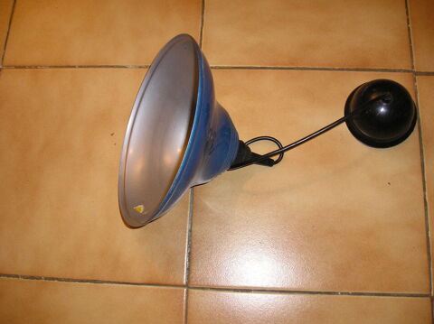 lustre en m�tal de couleur bleu 10 Sept�mes-les-Vallons (13)