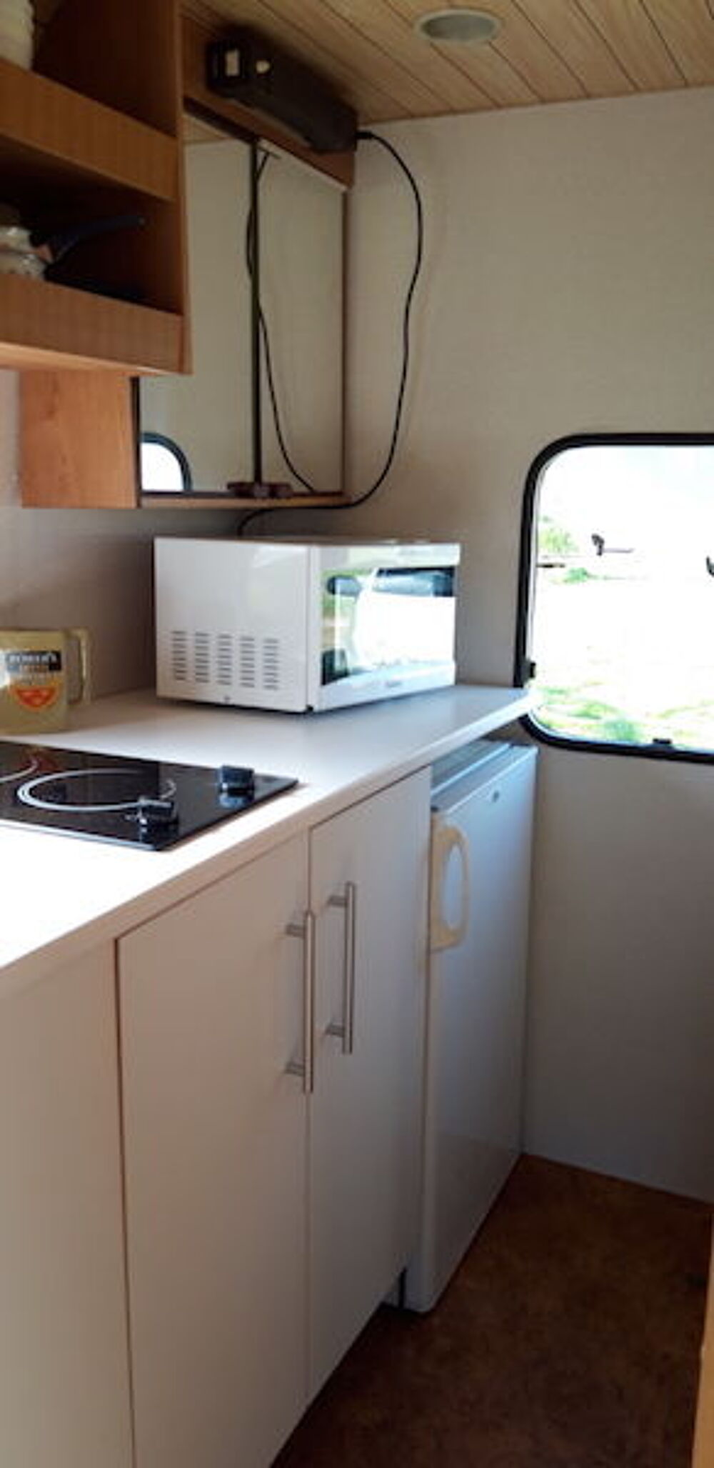  Une caravane pour 1 adulte et un enfant, au camping Prévert  Aquitaine, Lespielle (64350)