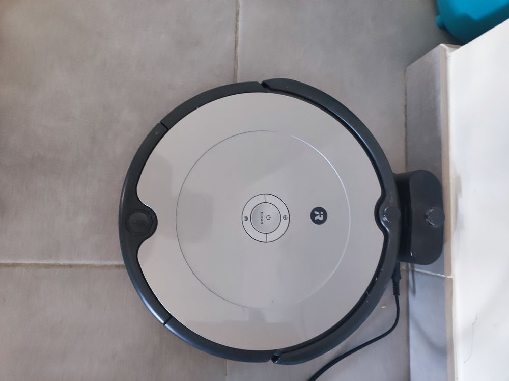Aspirateur Robot de la marque Irobot Roomba 694
Electromnager
