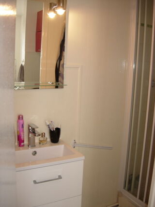 Location Appartement STUDIO refait à neuf, rue de Cernay à REIMS Reims
