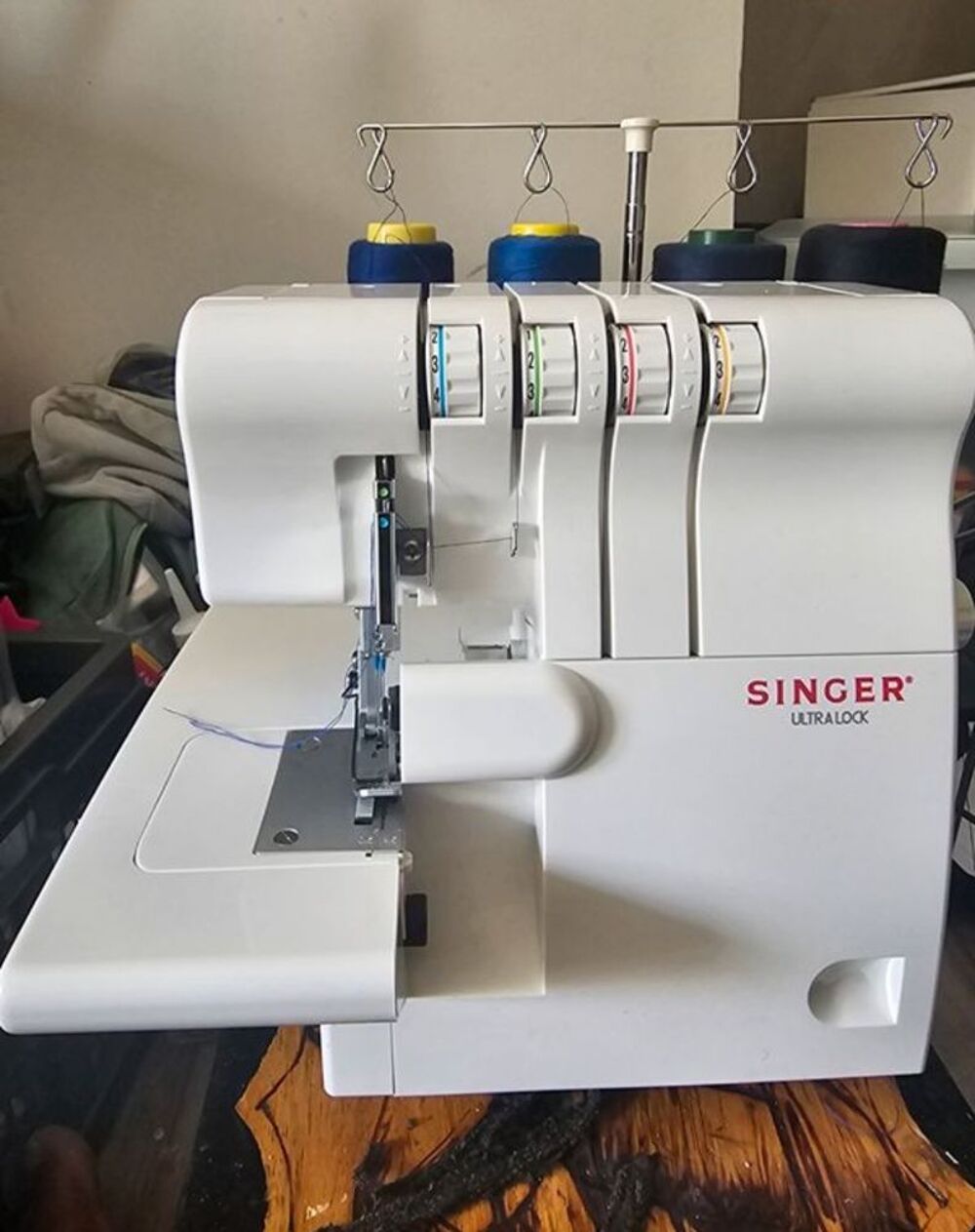 Surjeteuse Singer Ultralock 