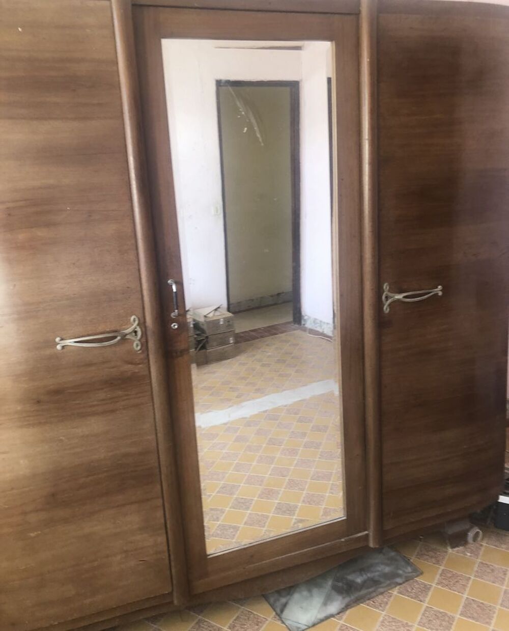 Beaux Meubles locaux en bois massif mahogany Meubles