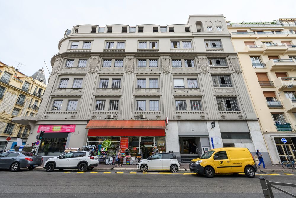   Basculez vers un espace de bureau ouvert prêt à l'emploi pour 15 personnes à NICE, Rue de France Nice