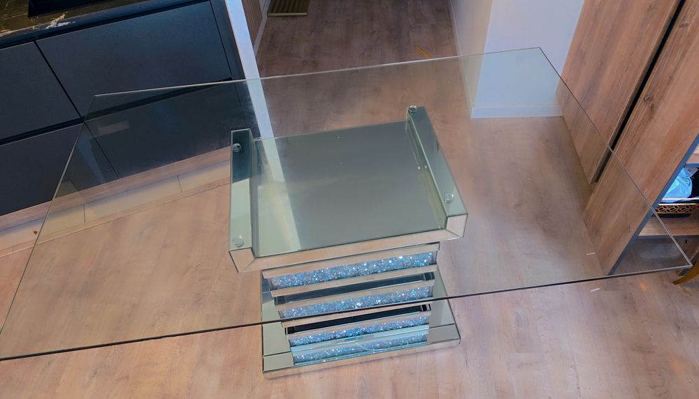 Magnifique table &agrave; manger 6 personnes Dimension: 150 x 90 cm Meubles