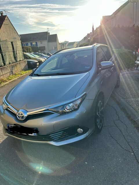 Toyota Auris Touring Sports Hybride 136h Collection 2019 occasion Cergy 95800