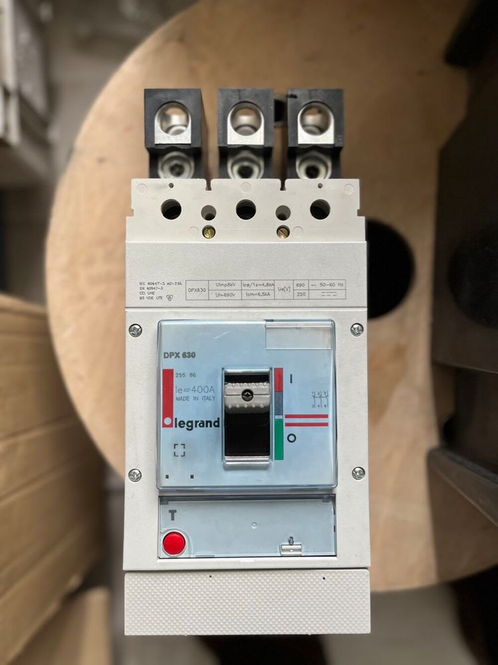 Disjoncteur de puissance 400A 4P
36kA LEGRAND NEUF Bricolage