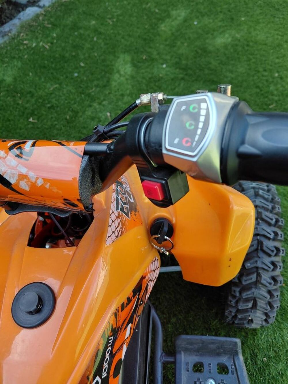 QUAD LMR &eacute;lectrique orange enfant 1000 W TBE Jeux / jouets