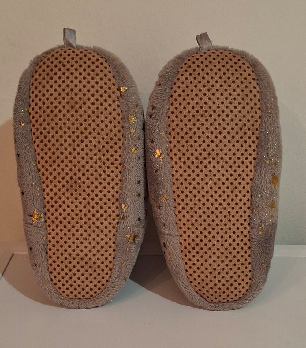 Chaussons velours gris marque Dm taille 29/30 Chaussures