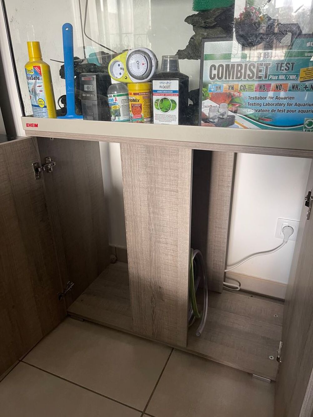 aquarium 130L + meuble Décoration