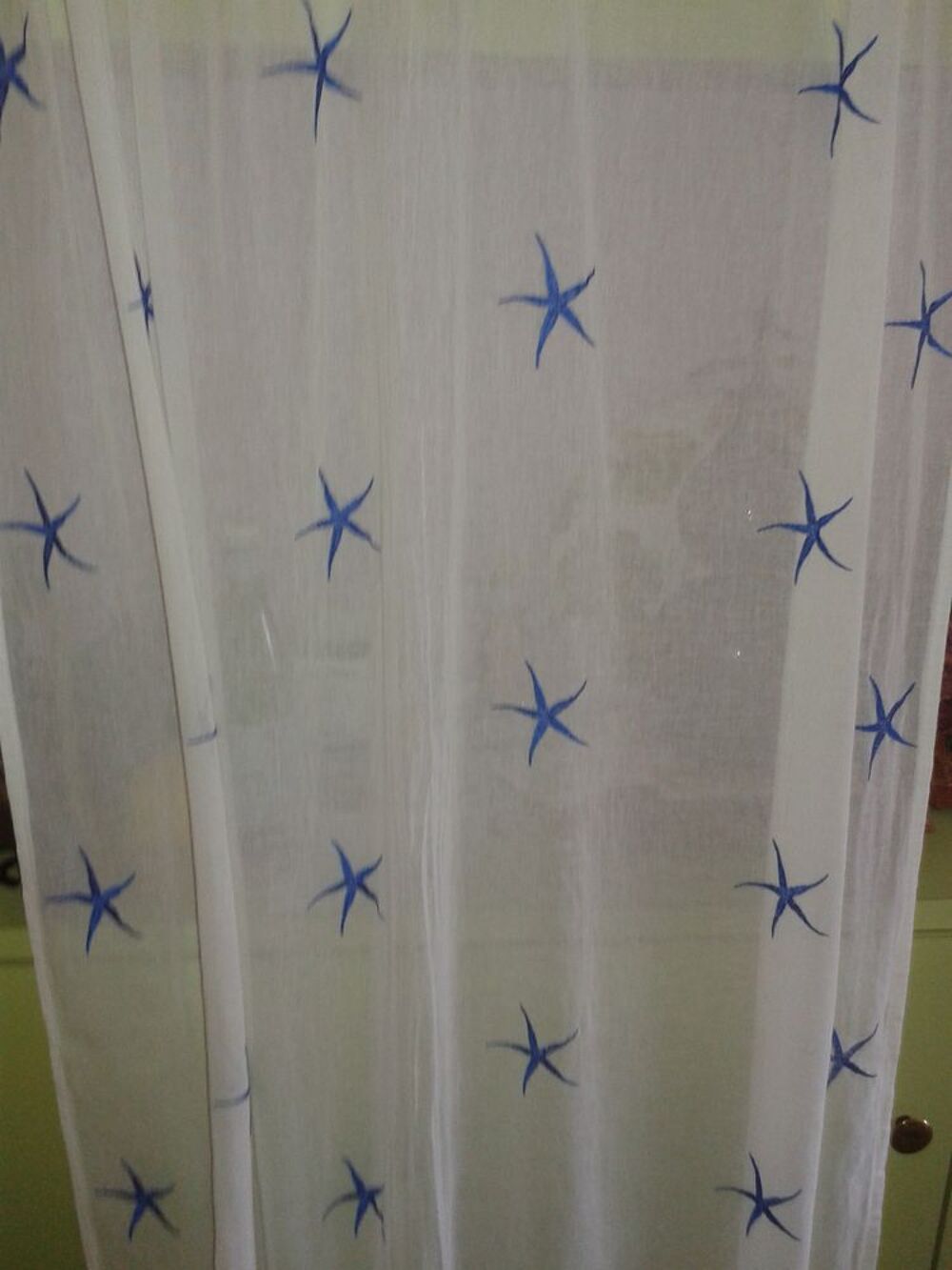Rideau coton blanc &eacute;tat neuf brod&eacute; d'&eacute;toiles bleues Décoration