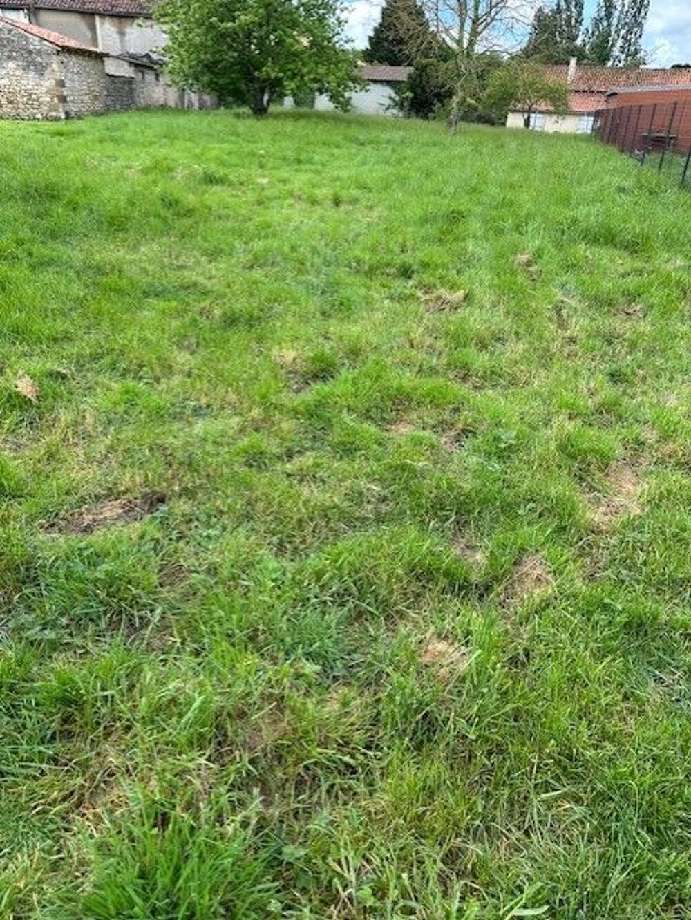 Vente Terrain terrain constructible de 1400 m² disposé en L Nieuil-l'espoir