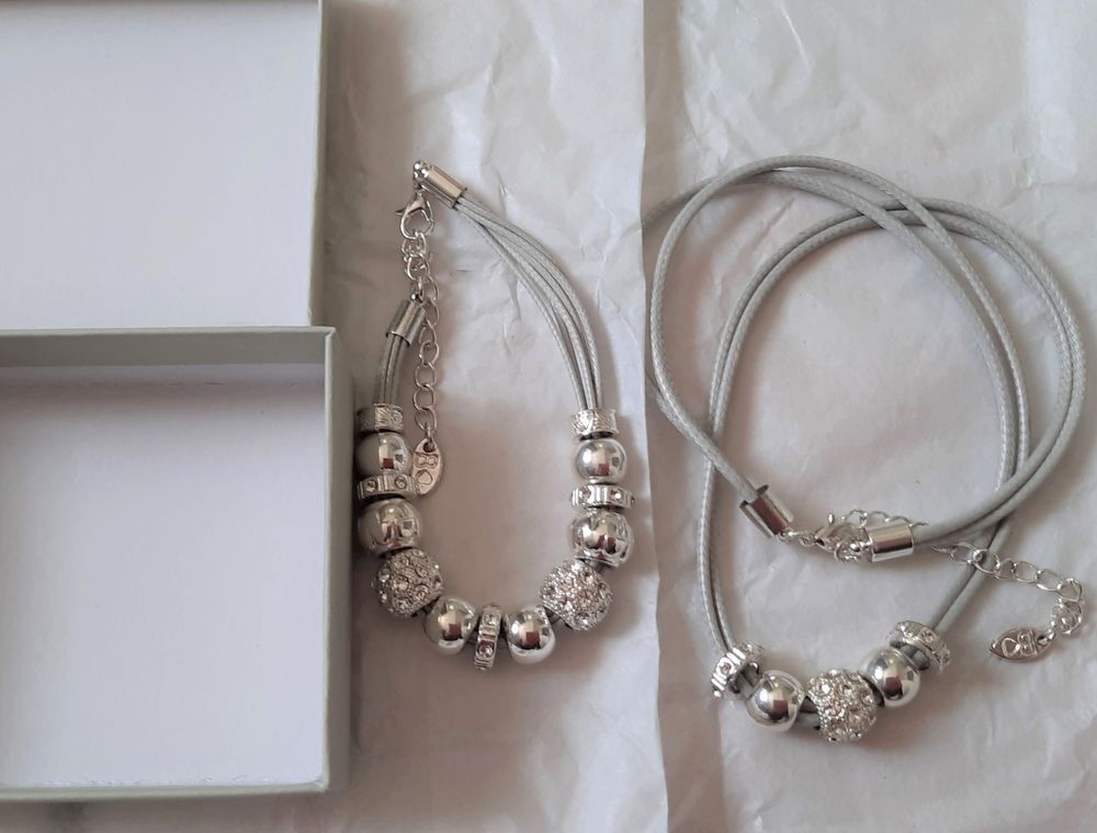 Belle parure collier + bracelet neuf &agrave; strass avec ecrin Bijoux et montres